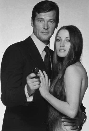 TON_RM037: Roger Moore as Bond with Jane Seymour