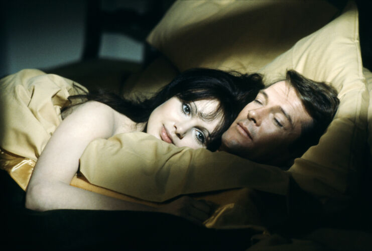 TON_RM043: Roger Moore and Madeline Smith