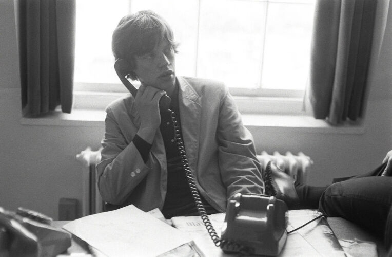 TON_RS078: Mick on the phone