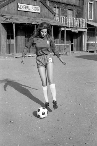 TON_RW070: Raquel Welch