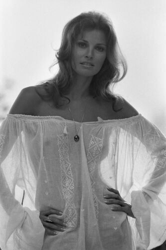 TON_RW087: Raquel Welch