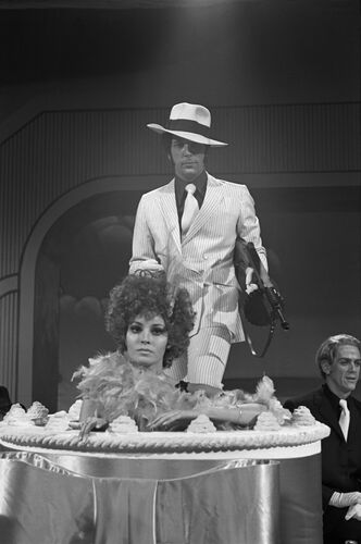 TON_RW120: Raquel Welch