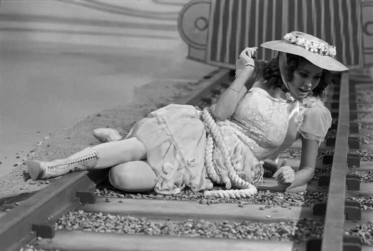 TON_RW121: Raquel Welch