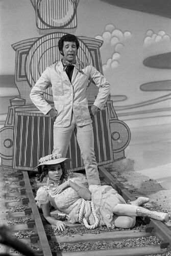 TON_RW123: Raquel Welch