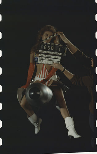 TON_RW231: Raquel Welch