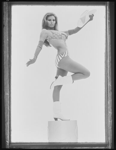 TON_RW237: Raquel Welch