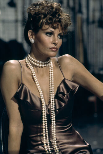 TON_RW260: Raquel Welch