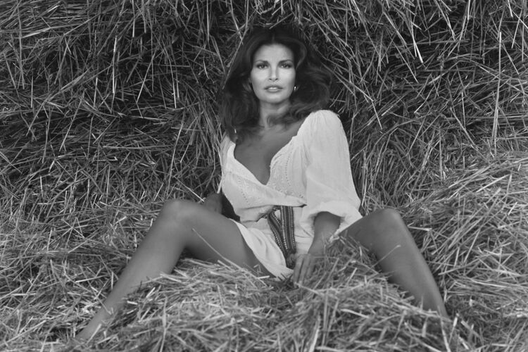 TON_RW267: Raquel Welch