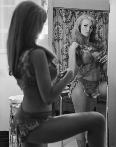 TON_RW272: Raquel Welch