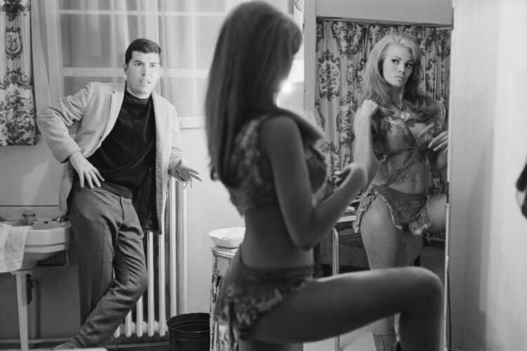 TON_RW278: Raquel Welch