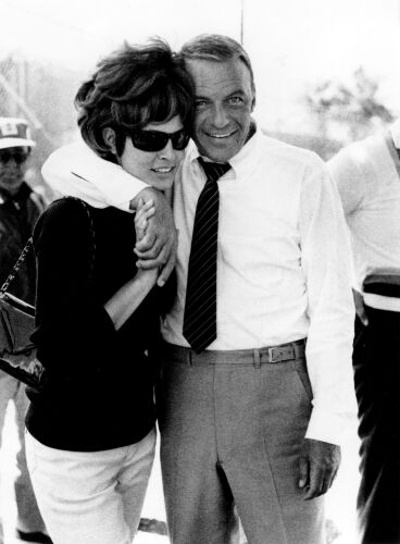 TON_RWinFS073: Frank Sinatra and Raquel Welch