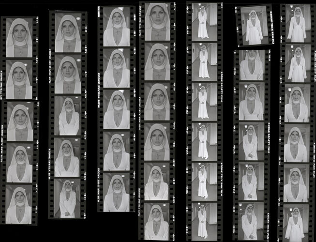 TON_Raquel_Contact_011: Raquel Welch