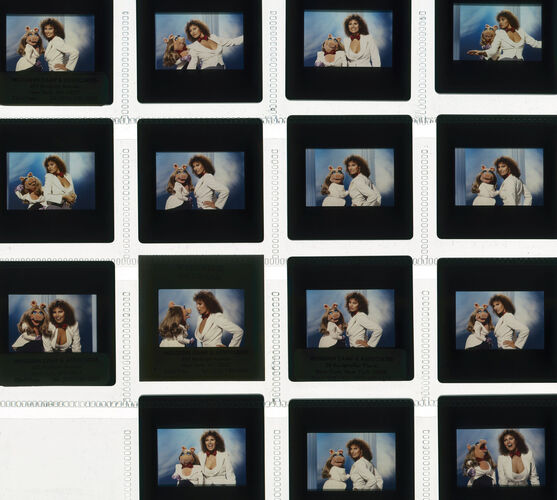 TON_Raquel_Contact_015: Raquel Welch and Miss Piggy