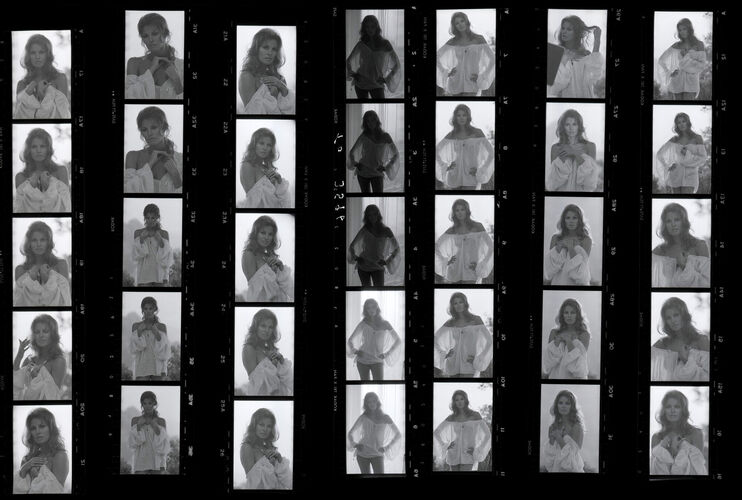 TON_Raquel_Contact_049: Raquel Welch