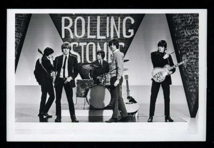 TON_RollingStones_Contact_039: Lucky Stars