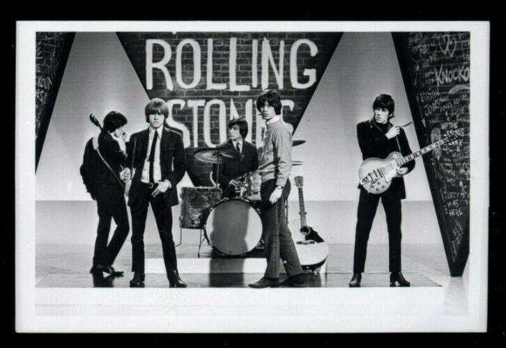 TON_RollingStones_Contact_039: Lucky Stars