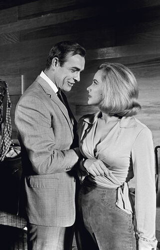TON_SC043: Honor Blackman and Sean Connery