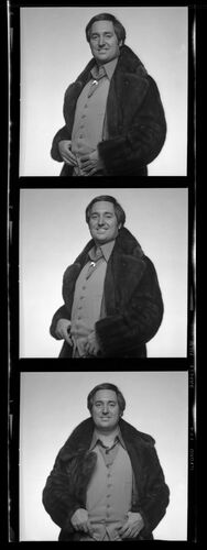 TON_S_Contact_089: American singer-songwriter Neil Sedaka wearing a fur coat, circa 1975.