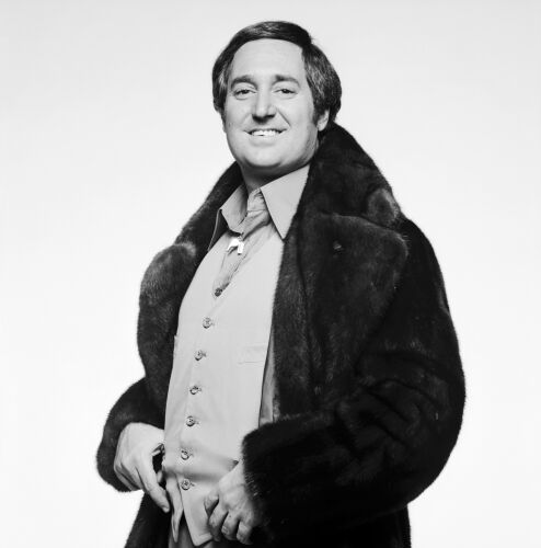 TON_TOM184: American singer-songwriter Neil Sedaka wearing a fur coat, circa 1975.