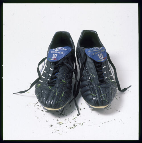 TON_TOS096: Umnro football boots