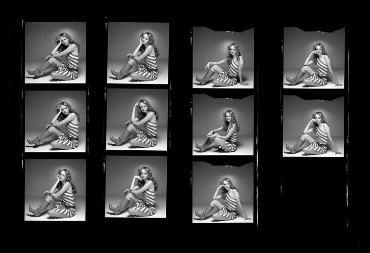 TON_Twiggy_Contact_001: Twiggy