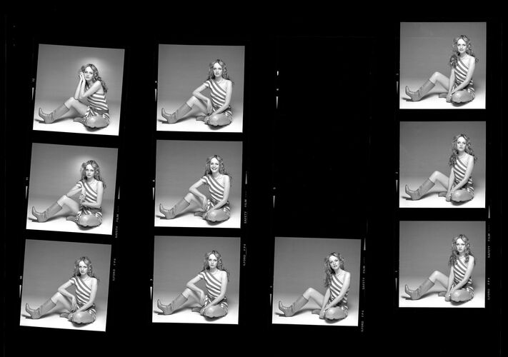 TON_Twiggy_Contact_002: Twiggy