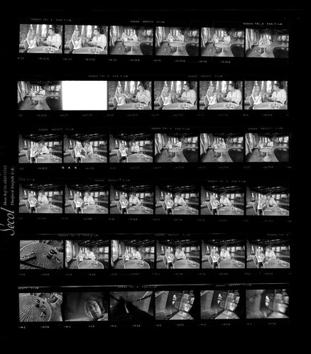 TON_Twiggy_Contact_008: Twiggy