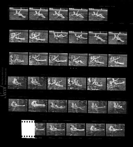 TON_Twiggy_Contact_018: Twiggy