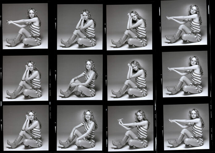 TON_Twiggy_Contact_019: Twiggy