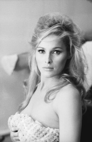 TON_UA004: Ursula Andress