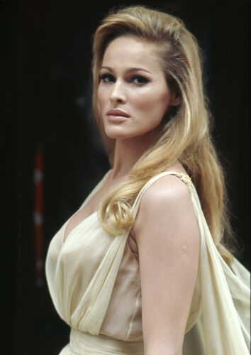 TON_UA012: Ursula Andress