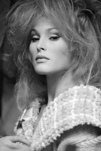 TON_UA018: Ursula Andress