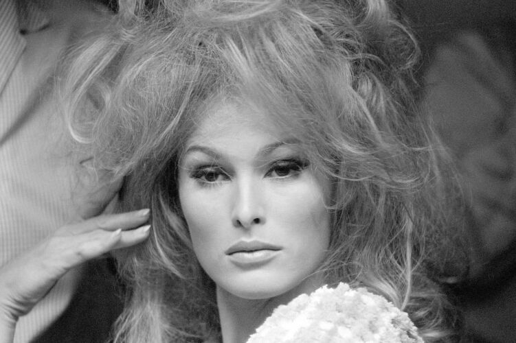 TON_UA019: Ursula Andress