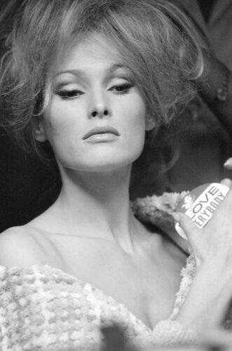 TON_UA023: Ursula Andress