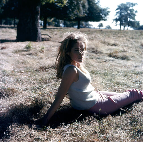 TON_UA037: Ursula Andress