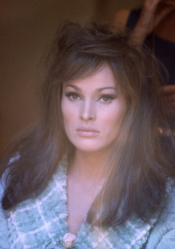 TON_UA052: Ursula Andress