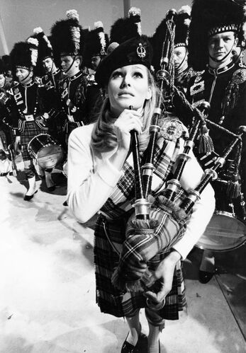 TON_UA067: Ursula Andress