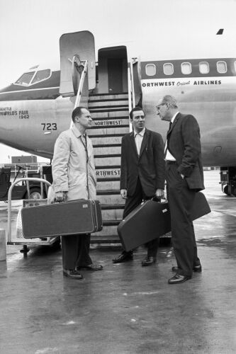 TW_BG014: Benny Goodman orchestra members at O'Hare International Airport