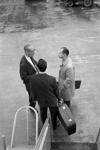 TW_BG015: Benny Goodman orchestra members at O'Hare International Airport.