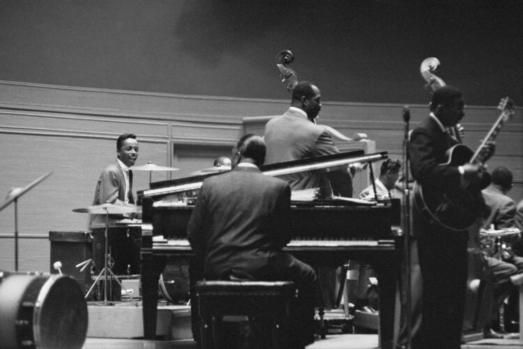 TW_CB007: Count Basie and his orchestra