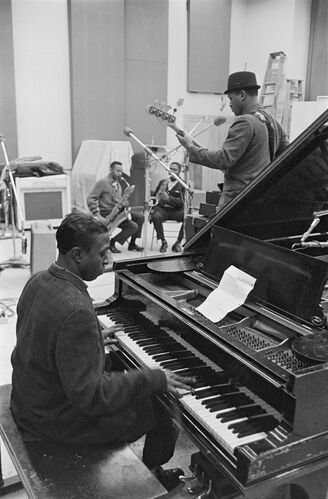 TW_PU012: The Funk Brothers band