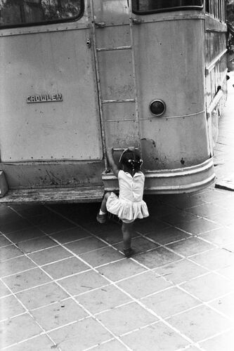 TW_RC024: Little girl climbing