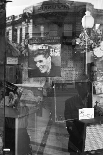 TW_SLC118: Elvis  shop window
